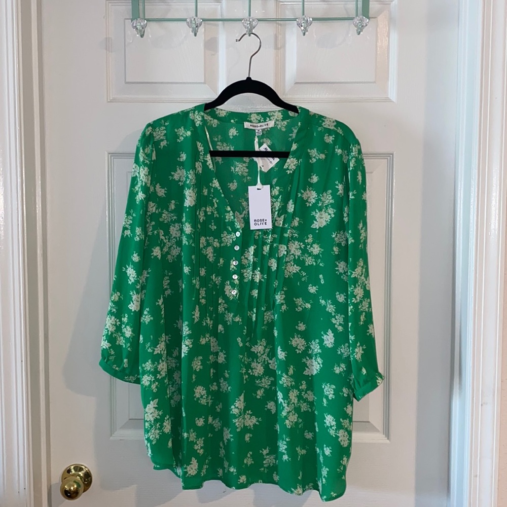 🍀 Rose + Olive Top, Grn & Wh, Sz 2X 🌼